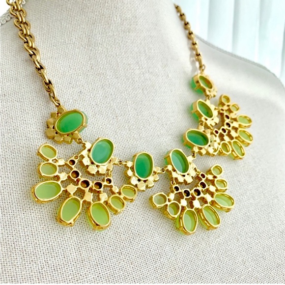 🆕 J. Crew Rare Green and Gold Flower Cabochon Crystal Fan Statement Bib Necklace - Picture 6 of 16
